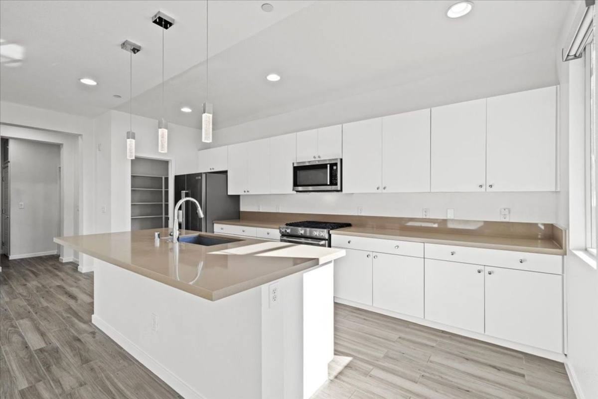 11303 Kraft Mountain Ave #103 - Photo 7 of 10