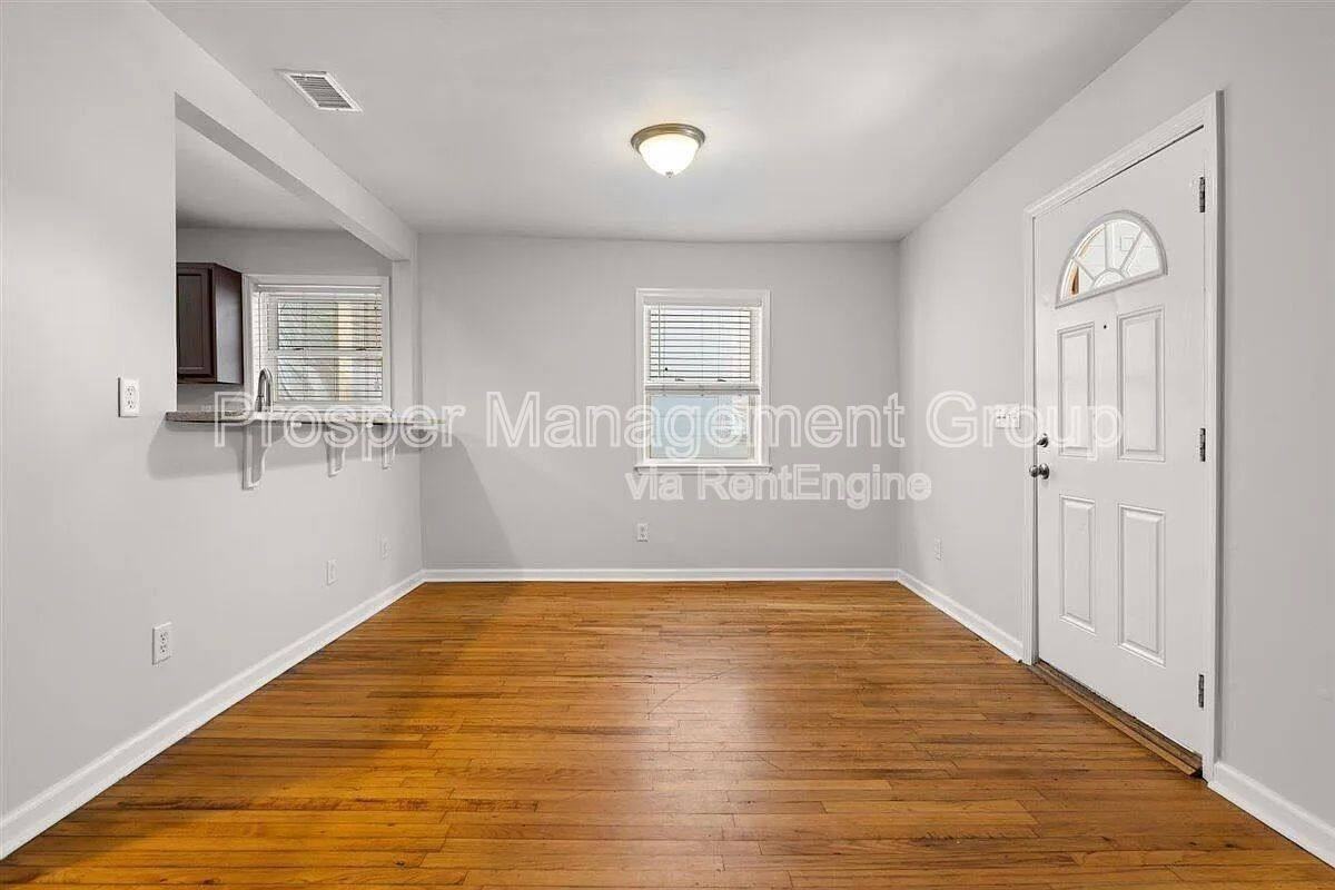 86 Romney St #B - Photo 3 of 10
