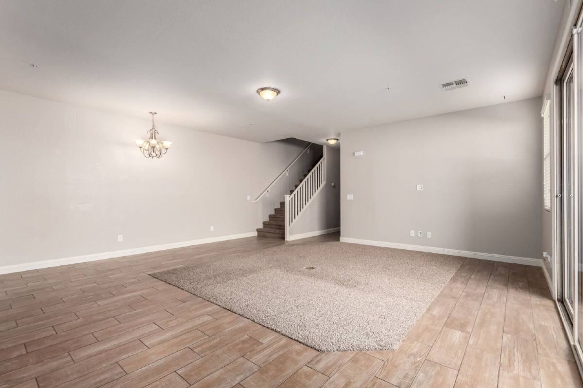 20917 W Maiden Ln - Photo 4 of 10