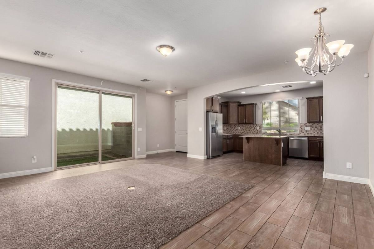 20917 W Maiden Ln - Photo 5 of 10