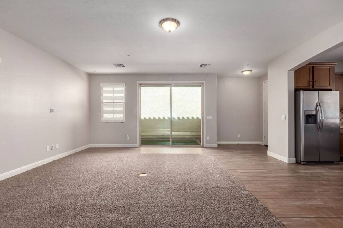 20917 W Maiden Ln - Photo 6 of 10