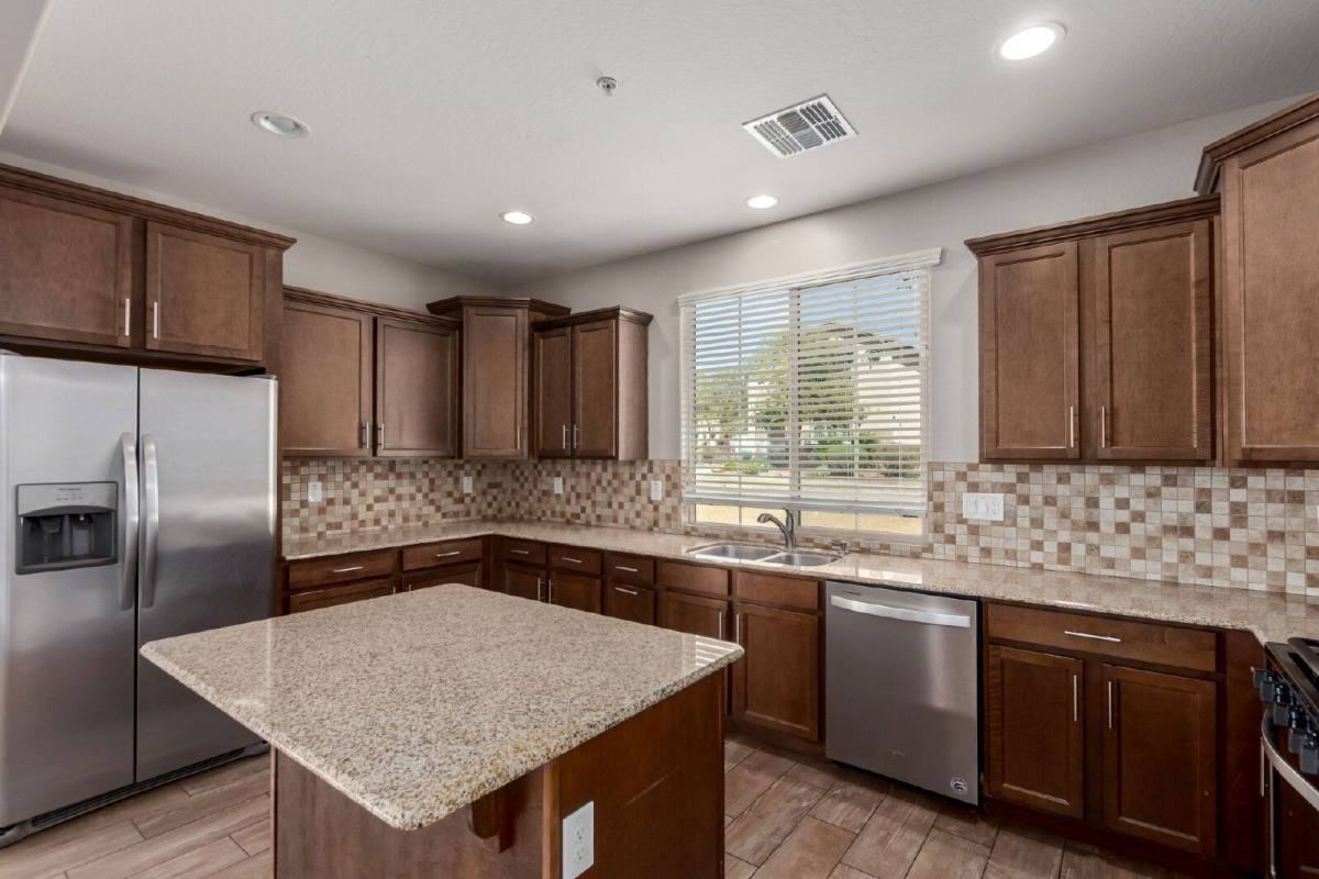 20917 W Maiden Ln - Photo 7 of 10