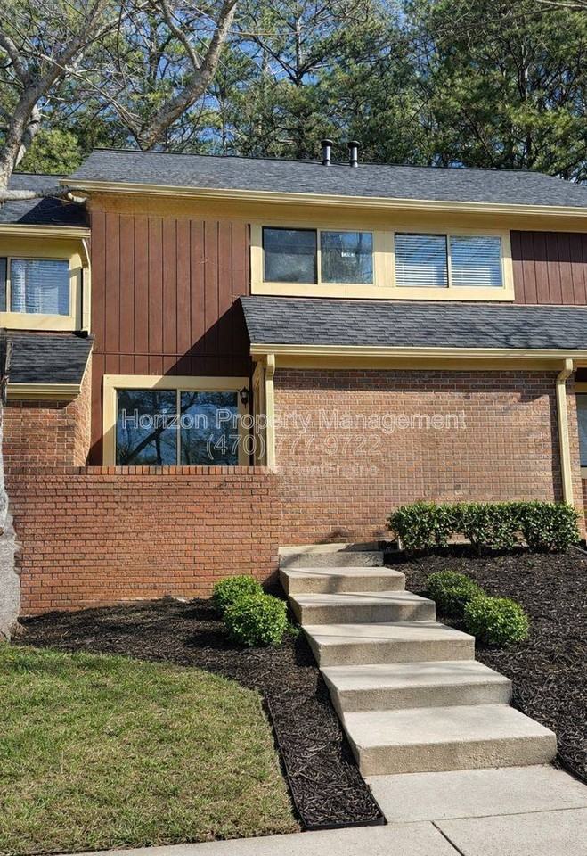 11 Country Place Ct