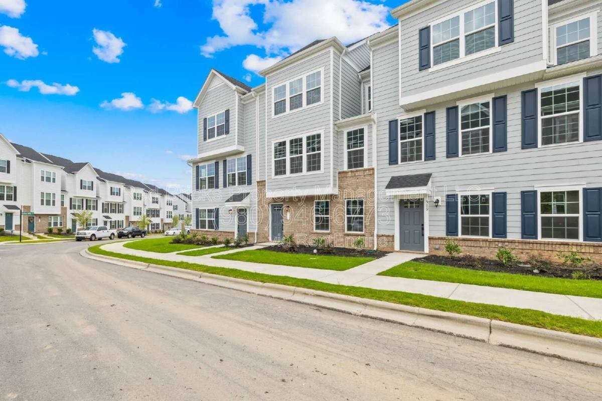 513 Bailey Mills Dr - Photo 2 of 10