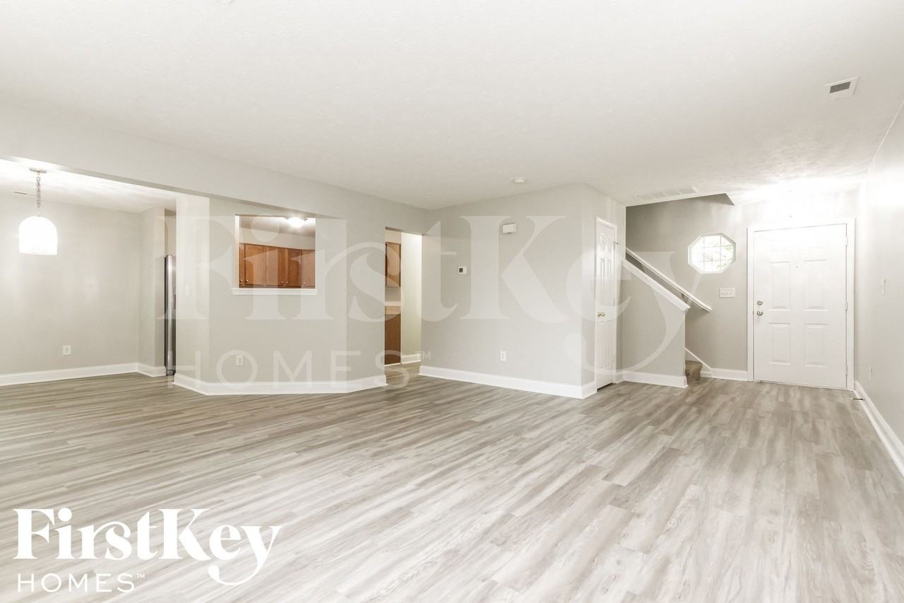 10431 Wintergreen Way - Photo 2 of 15