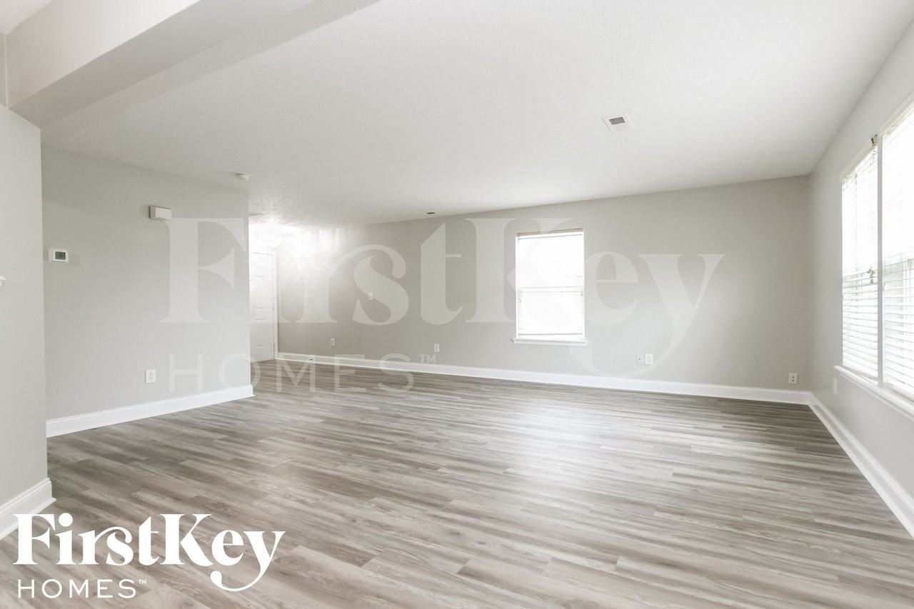 10431 Wintergreen Way - Photo 3 of 15