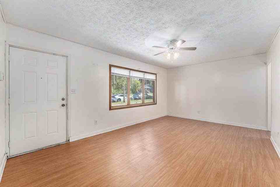 1310 Dearborn St - Photo 2 of 4
