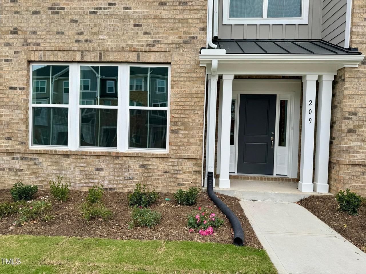209 Hickory Plains Rd - Photo 3 of 38