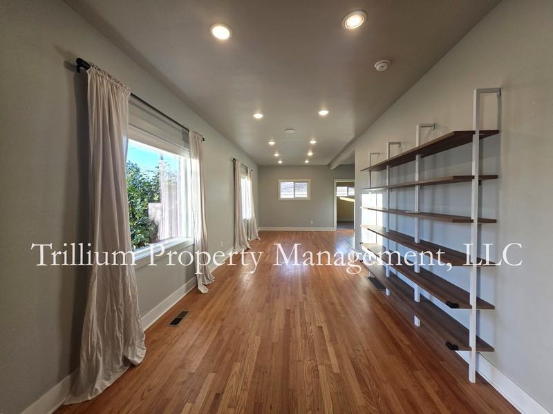 7020 Ne 17th Ave - Photo 3 of 28