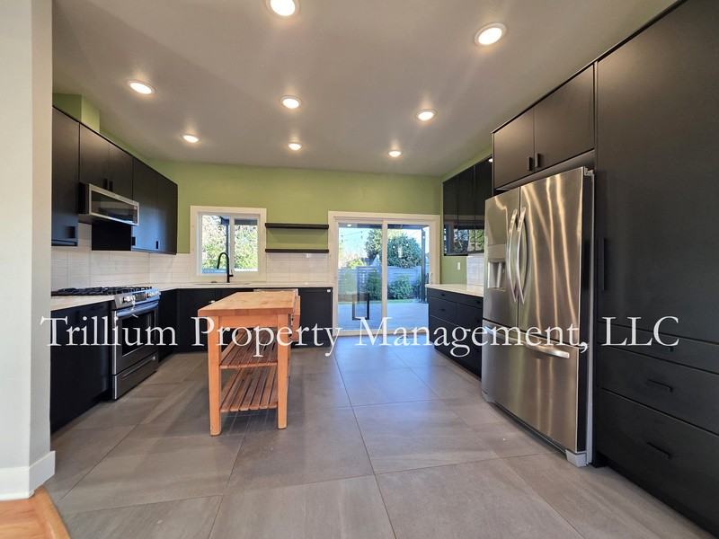 7020 Ne 17th Ave - Photo 4 of 28