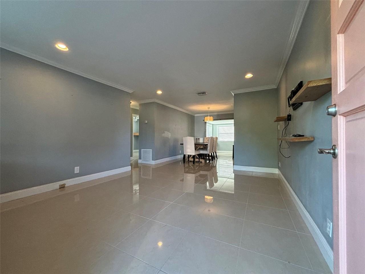 3811 Northeast 18th Avenue - Photo 7 of 9