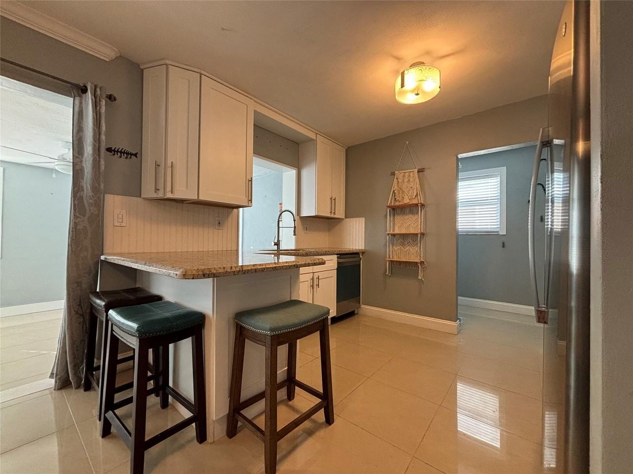 3811 Northeast 18th Avenue - Photo 5 of 9