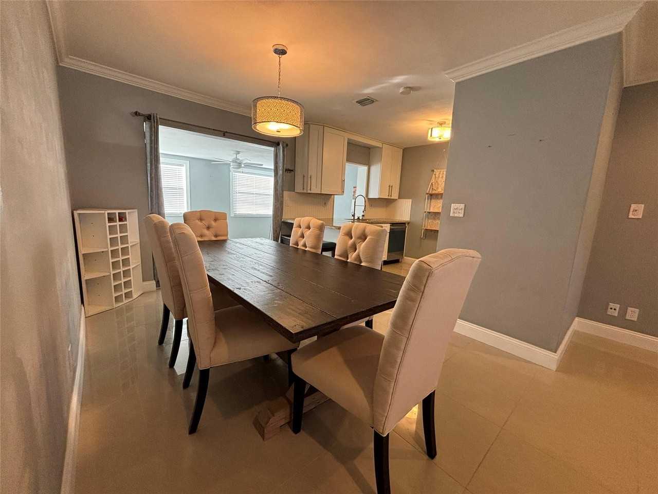 3811 Northeast 18th Avenue - Photo 6 of 9