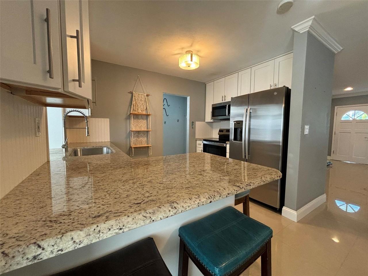 3811 Northeast 18th Avenue - Photo 4 of 9