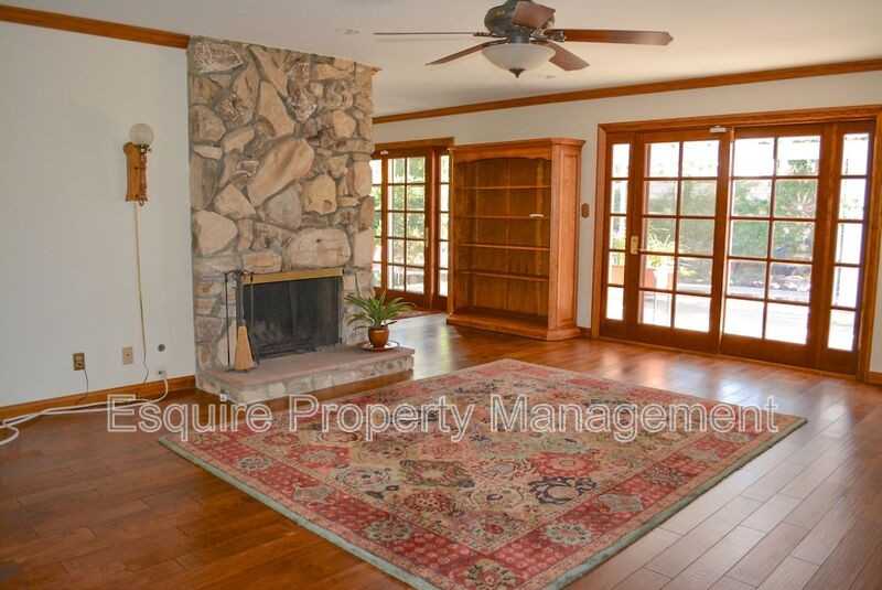 1458 Dara St - Photo 2 of 20