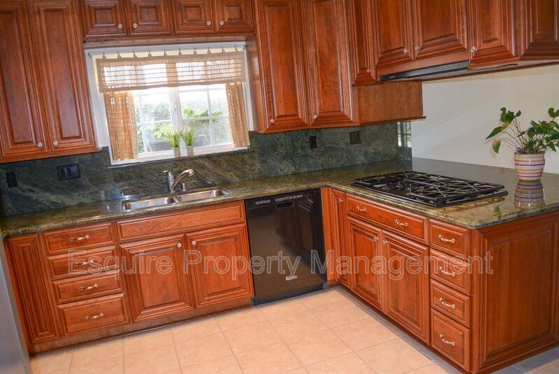 1458 Dara St - Photo 3 of 20