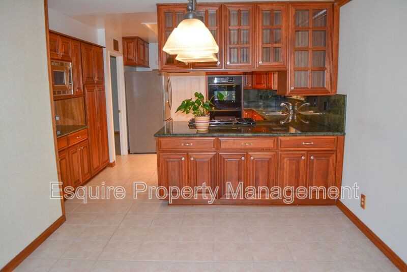 1458 Dara St - Photo 5 of 20