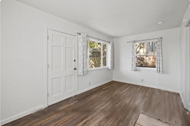 1660 Jennings Ave - Photo 3 of 16