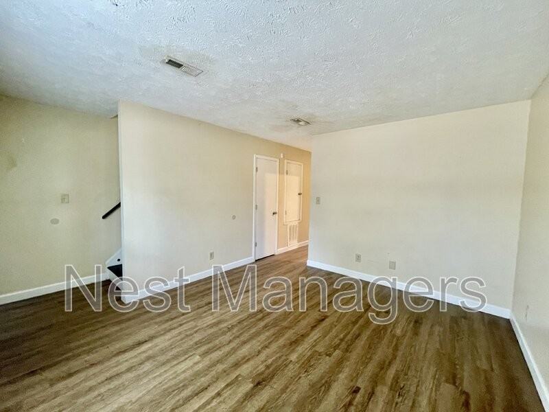 5850 Aftonshire Dr - Photo 4 of 14