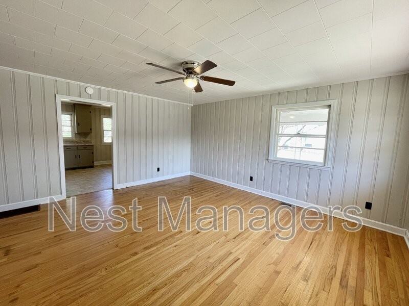 531 E Donaldson Ave - Photo 2 of 17