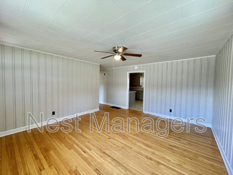 531 E Donaldson Ave - Photo 3 of 17