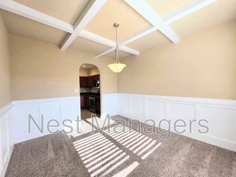 389 Roanoke Dr - Photo 3 of 28