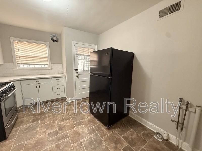 3558 Poplar Ave - Photo 3 of 14