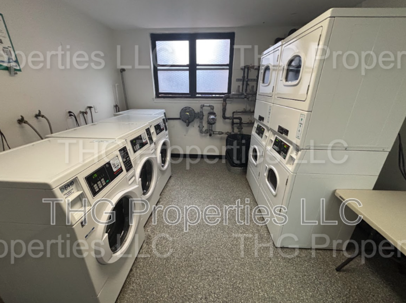 259 Reynolds Ter #A5 - Photo 3 of 5