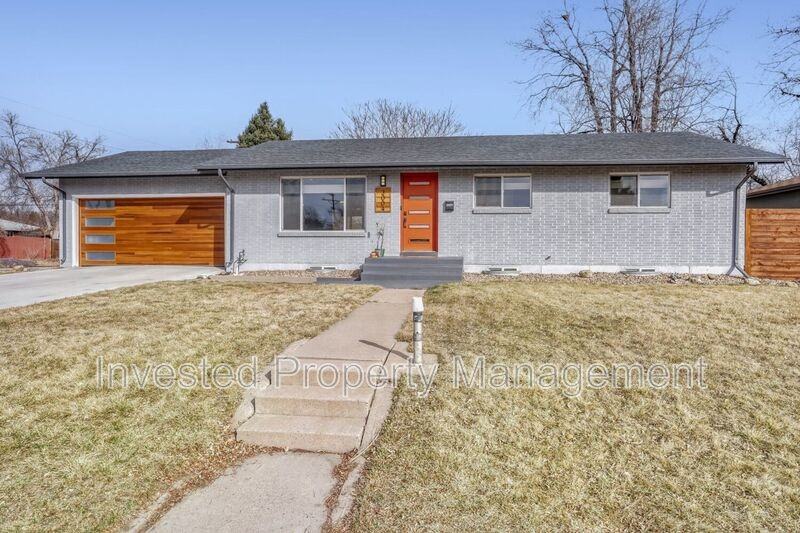 3004 S Zurich Ct - Photo 2 of 31