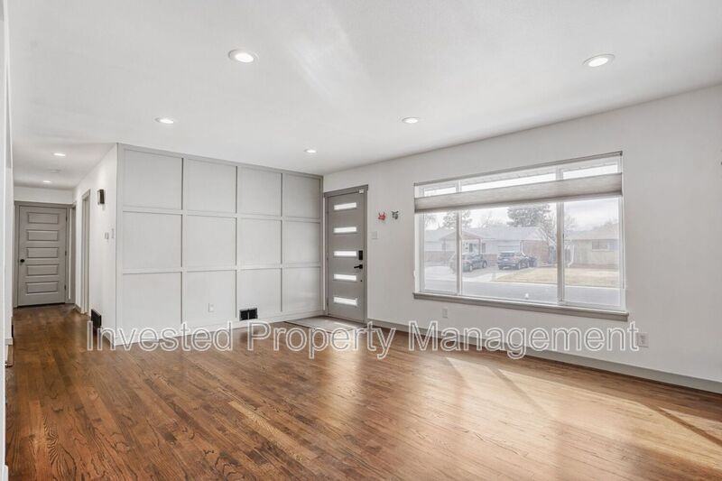 3004 S Zurich Ct - Photo 4 of 31