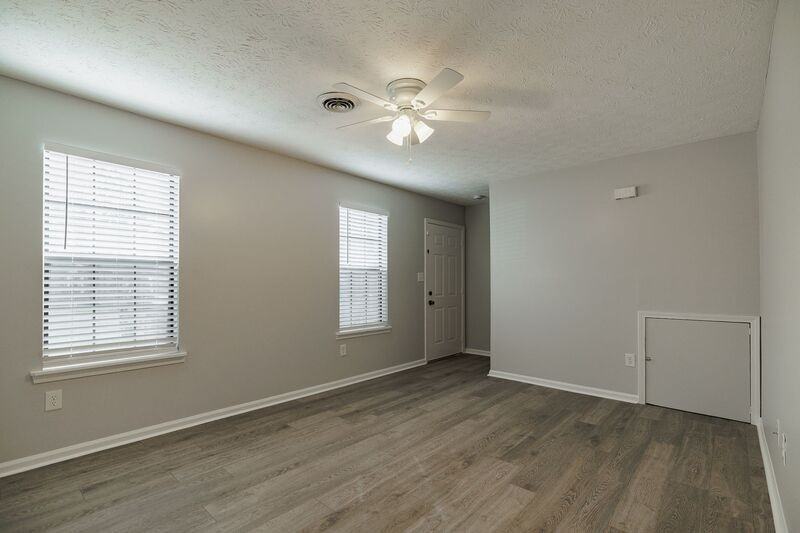 474 Huntington Rd - Photo 4 of 20