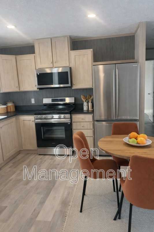 825 1st Ave S - Photo 2 of 15