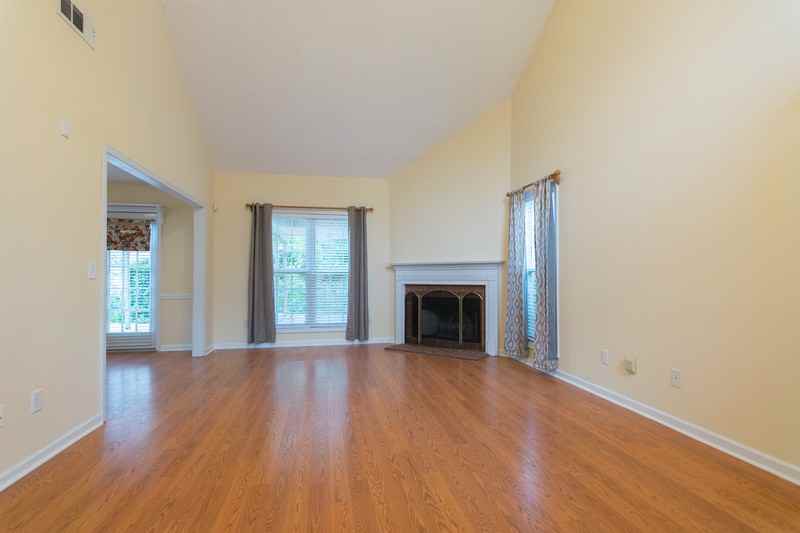 340 Bedford Dr - Photo 3 of 19