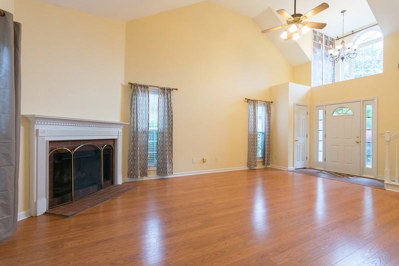 340 Bedford Dr - Photo 4 of 19