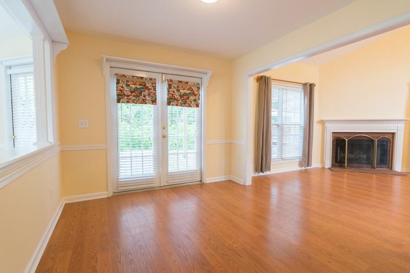 340 Bedford Dr - Photo 5 of 19