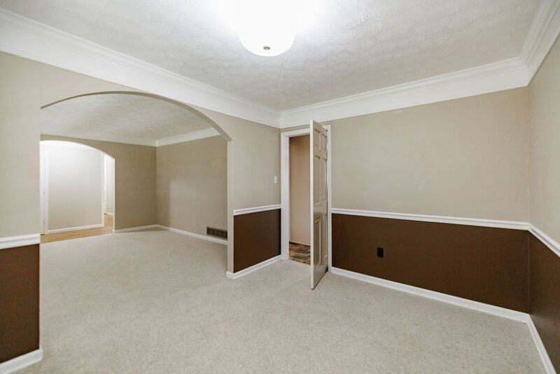 1110 Maple Cir - Photo 6 of 33