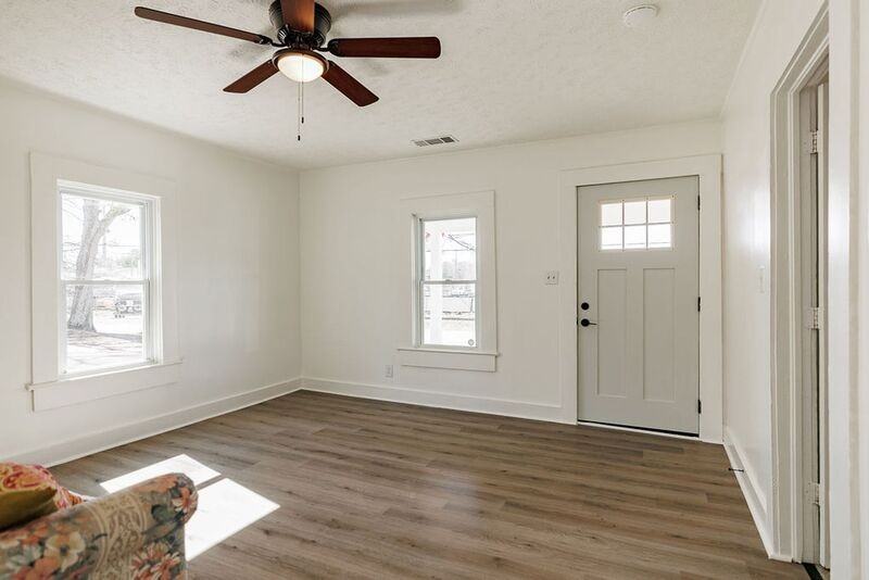 2084 Broad St - Photo 3 of 25