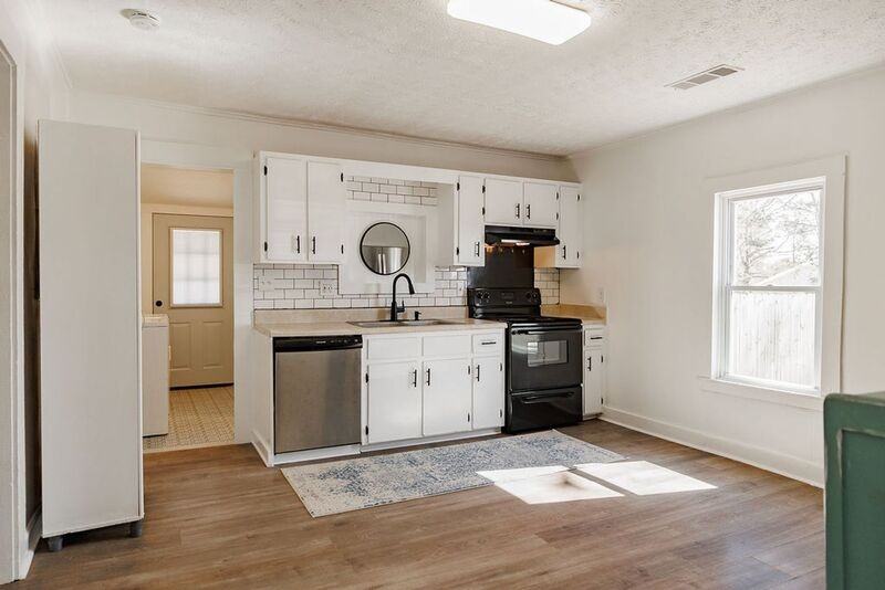 2084 Broad St - Photo 4 of 25