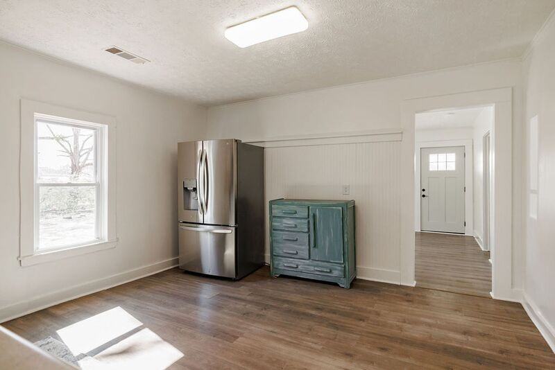 2084 Broad St - Photo 5 of 25