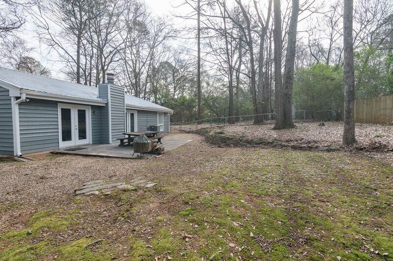 137 Hight Dr - Photo 3 of 28