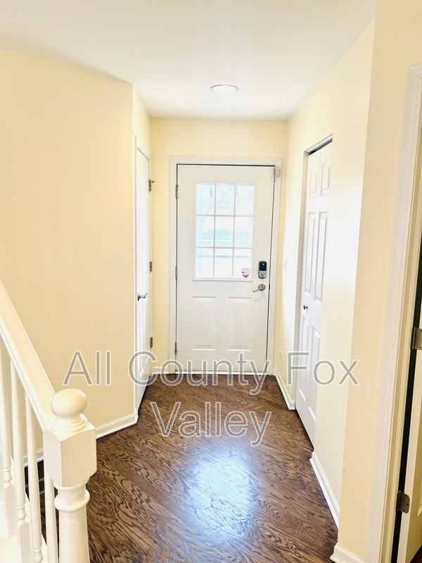 2340 Stoughton Cir - Photo 4 of 28