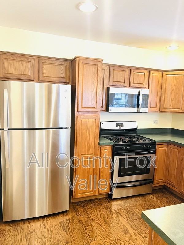 2340 Stoughton Cir - Photo 7 of 28