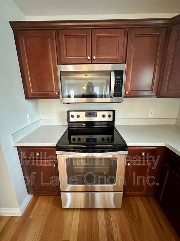 2 Pleasant St - Photo 4 of 18