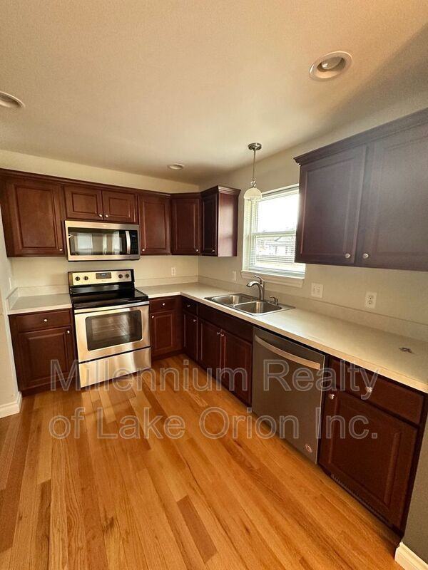 2 Pleasant St - Photo 5 of 18