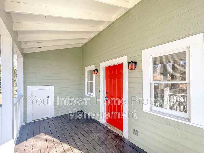 652 Berne St Se - Photo 2 of 31