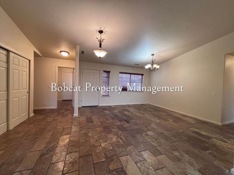 1054 Camellia Ct - Photo 5 of 50