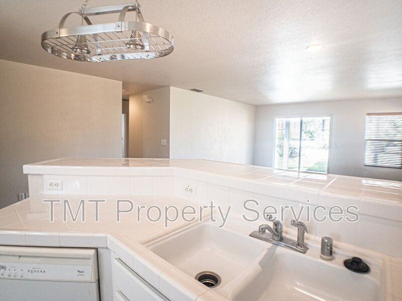 4300 Middlebury Way - Photo 4 of 19