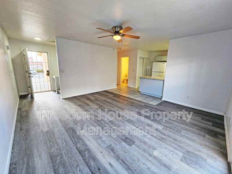 670 Bourbon St - Photo 5 of 41