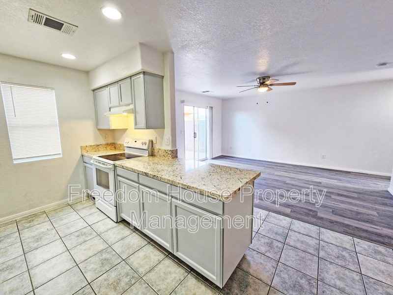 670 Bourbon St - Photo 7 of 41