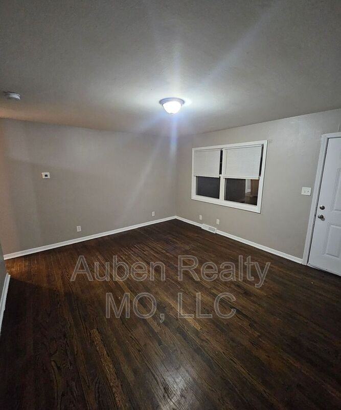 1727 N 51st Ter - Photo 2 of 6